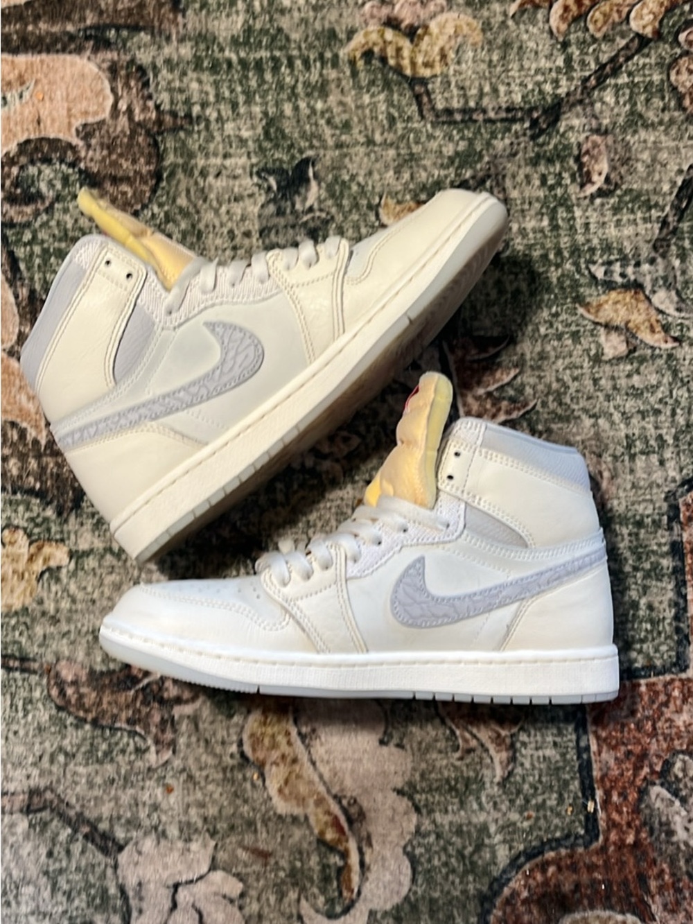 Jordan Men’s White & Cream AJ 1 OG  - Nike Air Size 8.5 Men Like New Condition - Picture 3 of 6